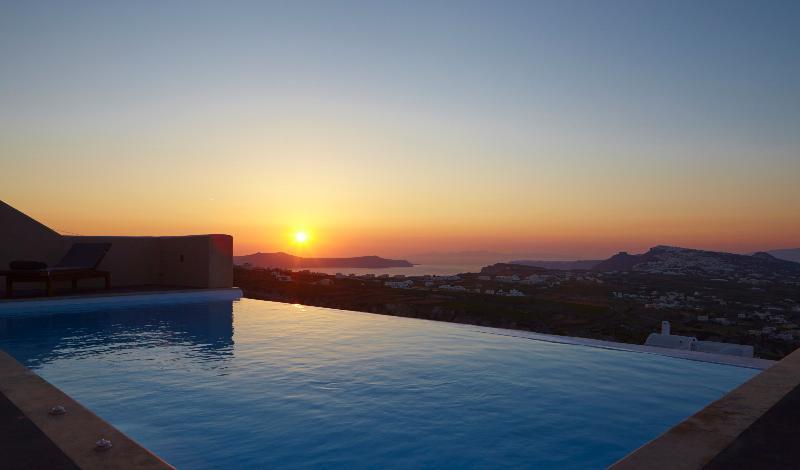 North Santorini A Luxury Spa Hotel Pýrgos Dış mekan fotoğraf
